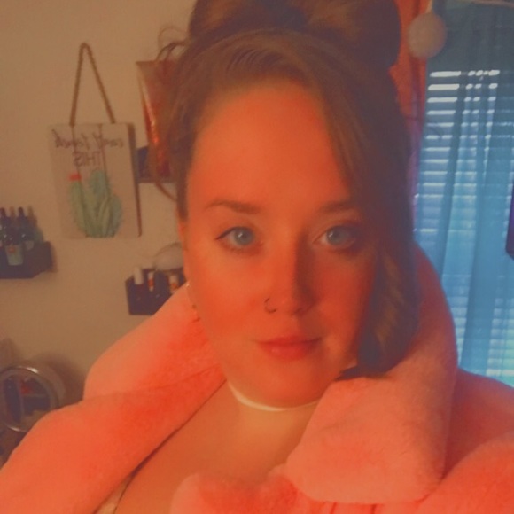 Meet your Posher, Liz - Picture 1 of 1